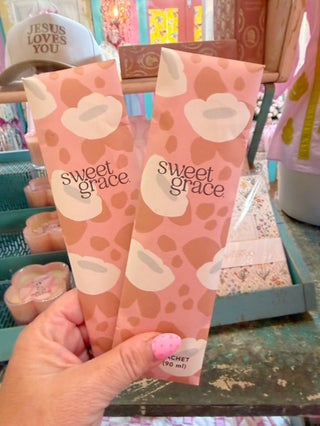Sweet Grace Skinny Sachet Floral